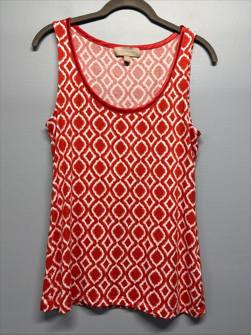 Banana Republic Luxe Touch Red White Geometric Print Sleeveless Shirt -Sz Medium